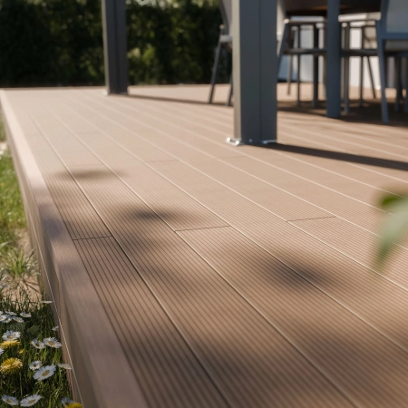 Colțar compozit WPC NORDECK Skogline Teak 220 × 4,8 × 4,8 cm